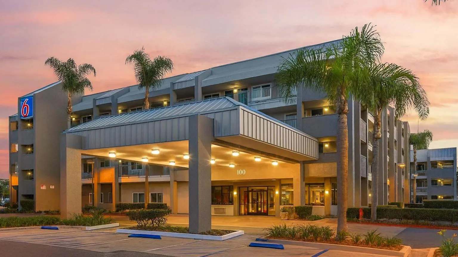 4 Hoteles 3 Estrellas en Anaheim Cerca de Taiken University