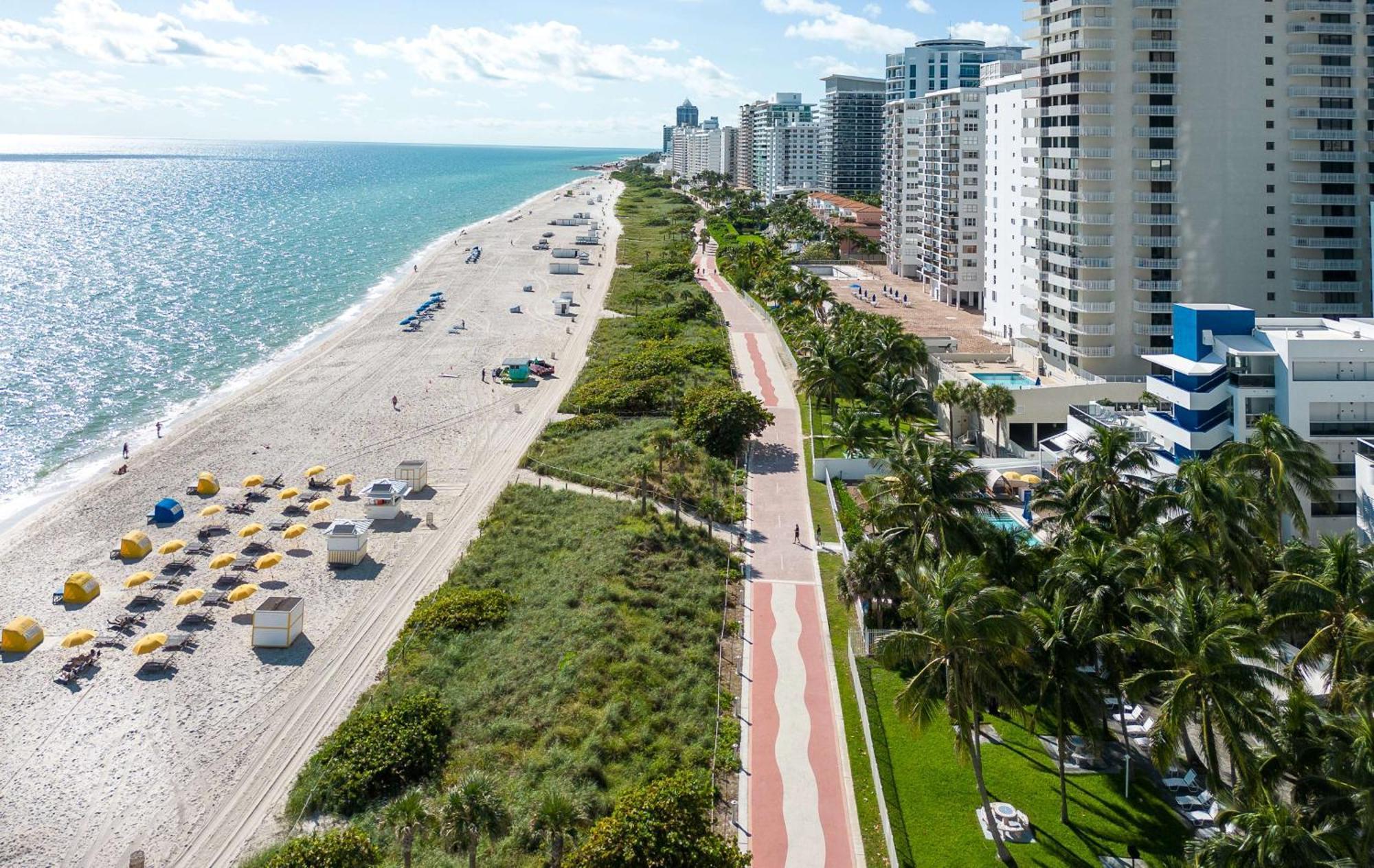 8 Hoteles de Diseño Excepcional en Mid-Beach que Vale la Pena Reservar