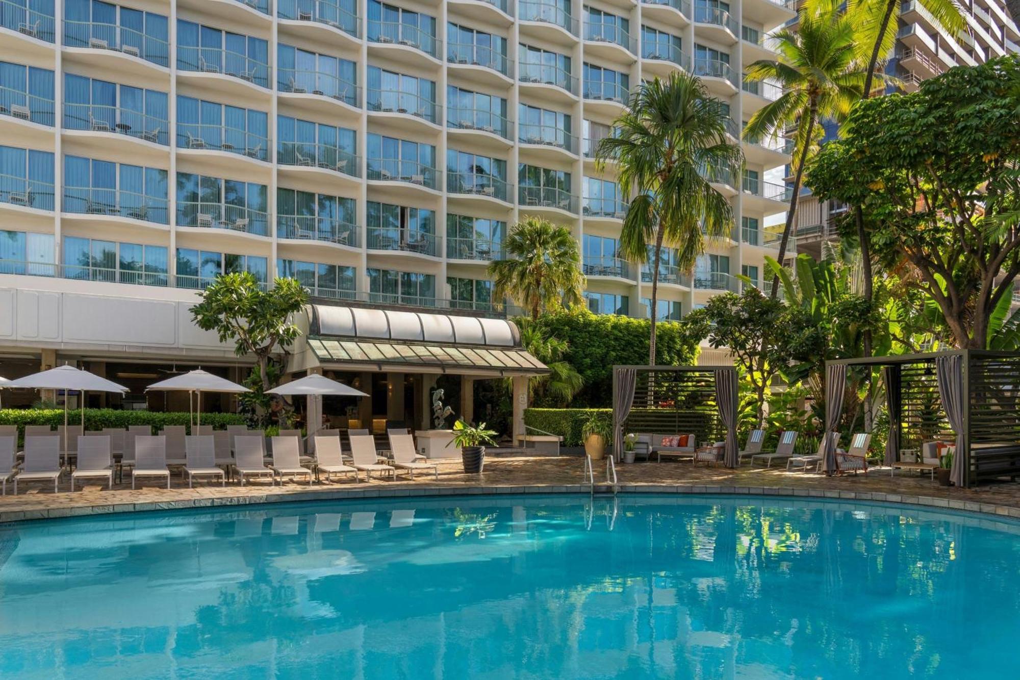 7 Hoteles Familiares en Waikiki que Vale la Pena Reservar
